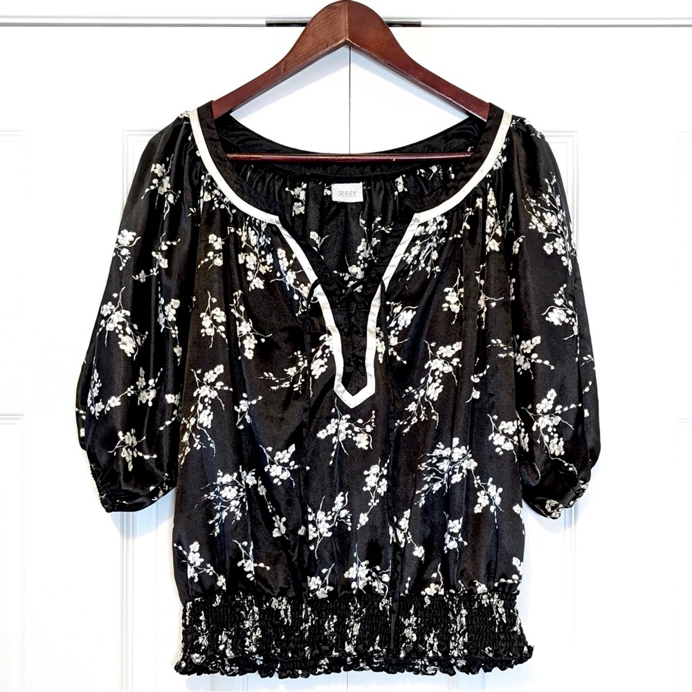 Size XL Y2K Suzy Shier Lace Up Floral Black and White Peasant Blouse Fairycore